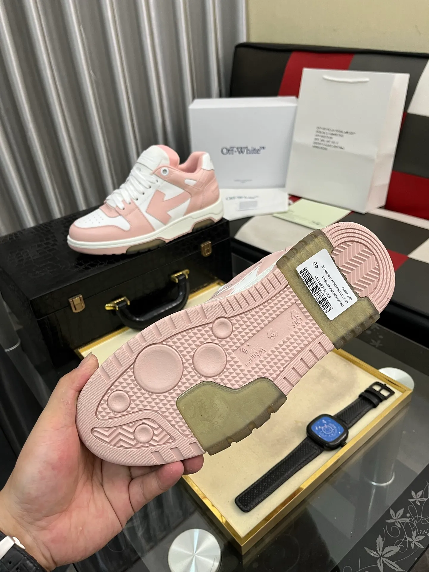 Men's shoes 💰600⌚️⌚️ OFF-White C/O VirGil Abloh fashionable and versatile casual shoes. Exclusive first release of the new model. Made of environmentally friendly cowhide leather and mesh fabric upper material. The insole is embedded with foam cushioning EVA material. The correct midsole is equipped with EVA lightweight cushioning. External tooth nail rubber outsole. The correct accessories can be customized simultaneously. Women's model: 35-40 Men's model: 39-45